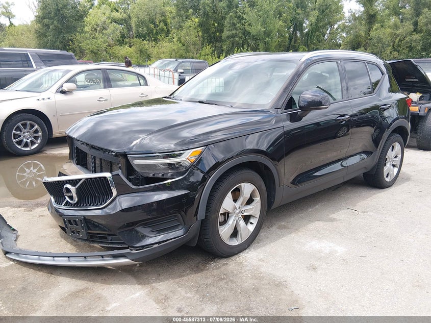 2020 VOLVO XC40 auction photo 2