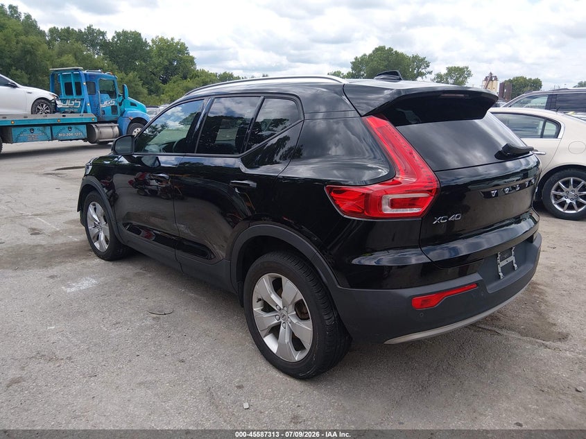 2020 VOLVO XC40 auction photo 3