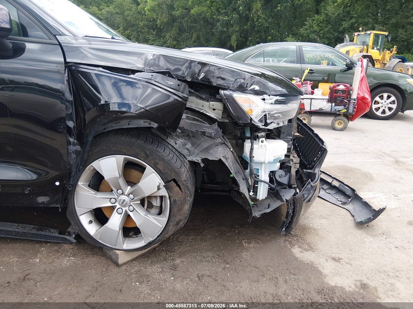 2020 VOLVO XC40 auction photo 6