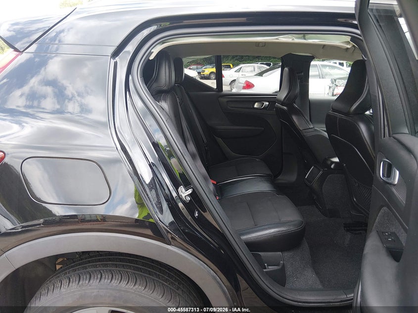 2020 VOLVO XC40 auction photo 8