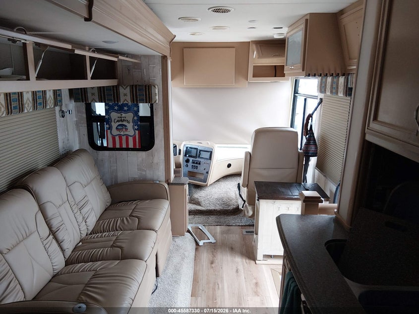 2015 FORD F53 auction photo 8