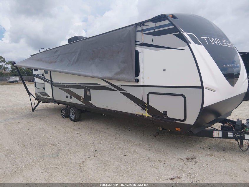 2021 Cruiser Twilight Signature