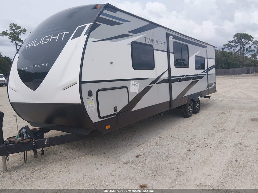 2021 CRUISER TWILIGHT SIGNATURE auction photo 2