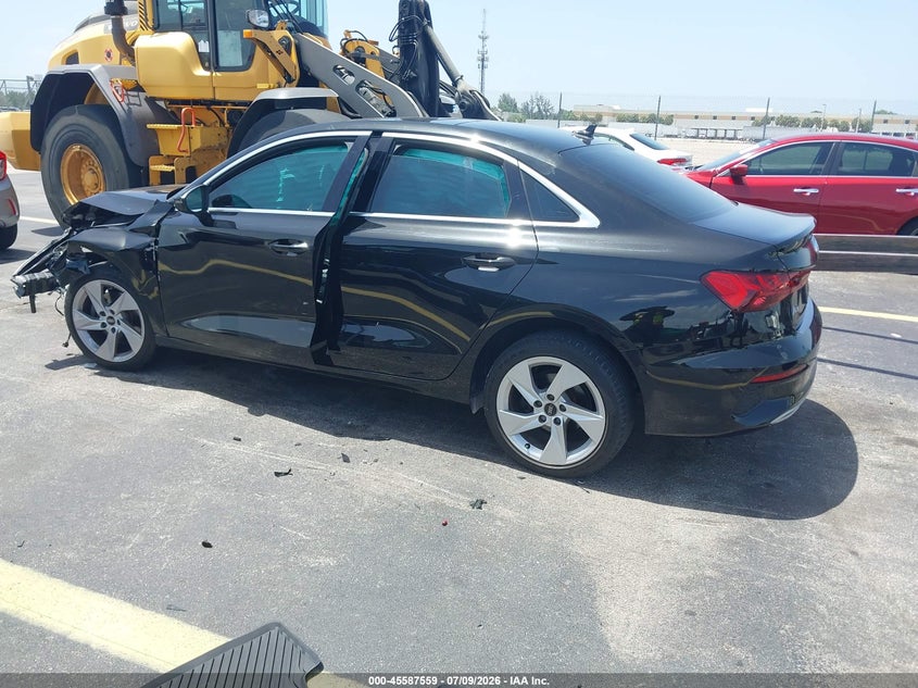 Vin: wauaudgy4pa050493, lot: 46085934, audi a3 premium 40 tfsi front-wheel drive s tronic 20233