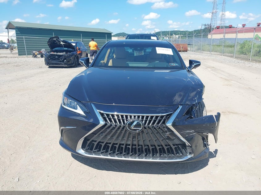 AtlanticExpress - Lexus ES 300h