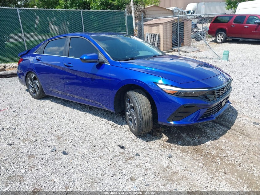 2025 HYUNDAI ELANTRA auction photo 1