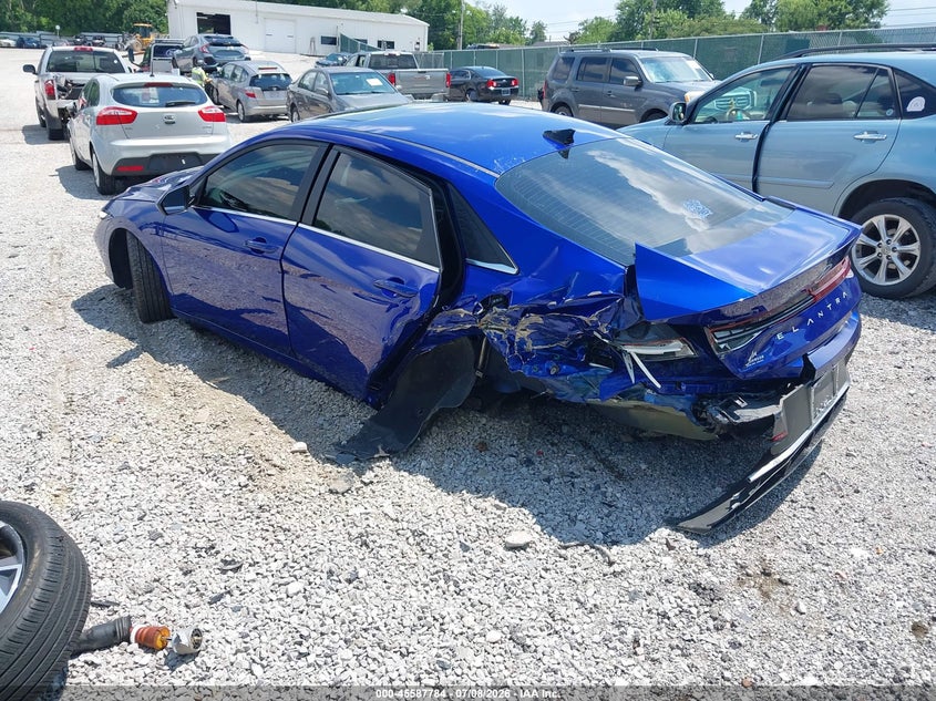2025 HYUNDAI ELANTRA auction photo 3