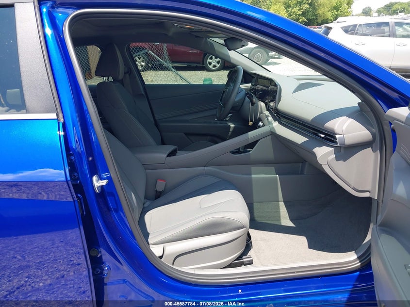 2025 HYUNDAI ELANTRA auction photo 5