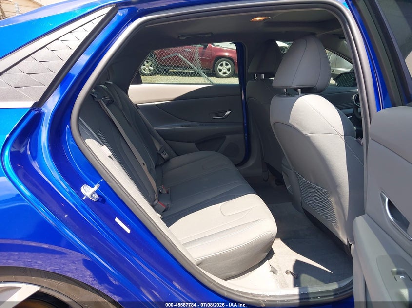 2025 HYUNDAI ELANTRA auction photo 8
