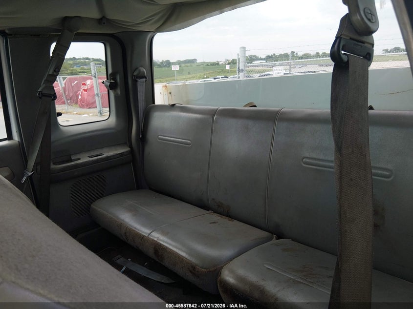 2004 FORD F-250 auction photo 8