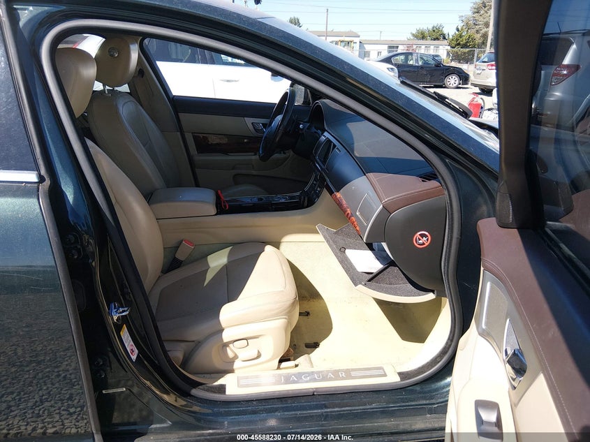 2011 JAGUAR XF auction photo 5