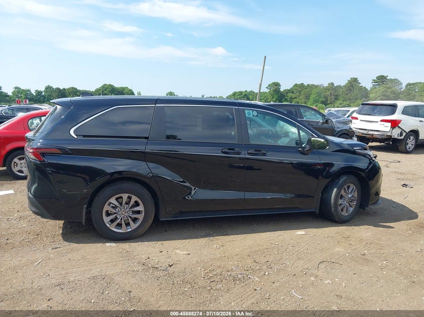 TOYOTA SIENNA - zdjęcie 13