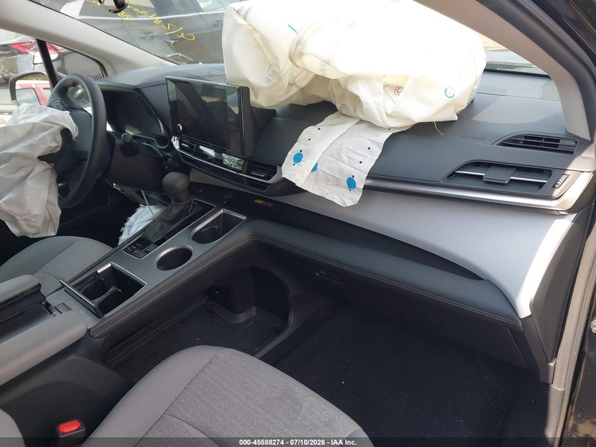 2026 TOYOTA SIENNA auction photo 5