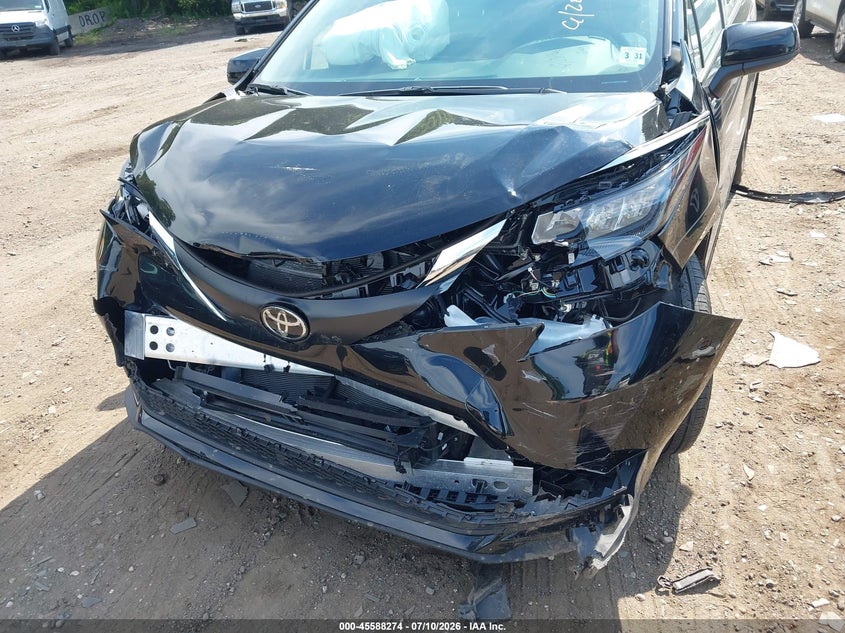 2026 TOYOTA SIENNA auction photo 6