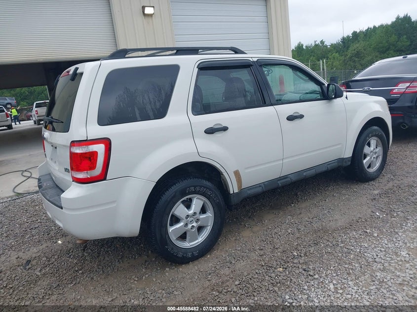 2010 FORD ESCAPE auction photo 4