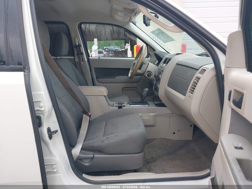 2010 FORD ESCAPE auction photo 5