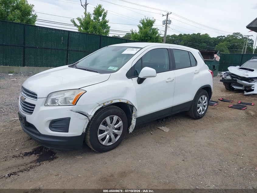 2015 Chevrolet Trax, Left Front, IAAI, VIN KL7CJKSBXFB069275 — photo 2