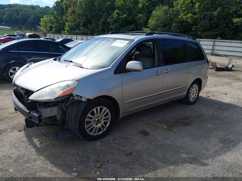 2010 TOYOTA SIENNA auction photo 2