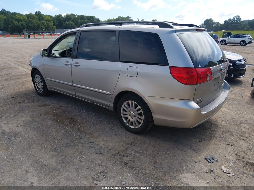 2010 TOYOTA SIENNA auction photo 3