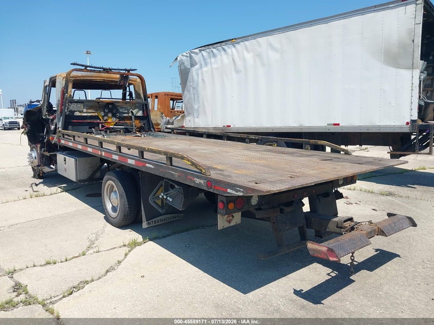 2002 INTERNATIONAL 4000 auction photo 3