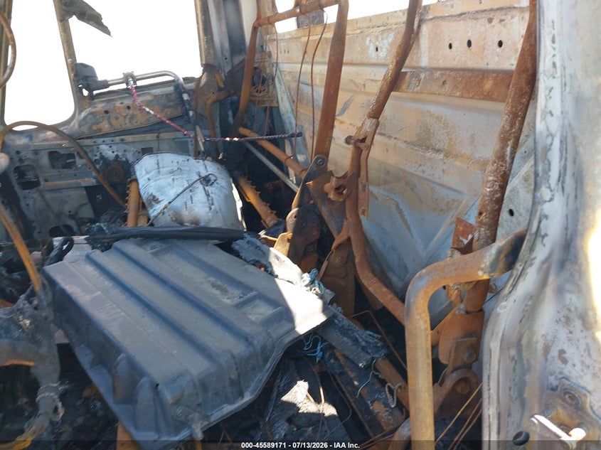 2002 INTERNATIONAL 4000 auction photo 7