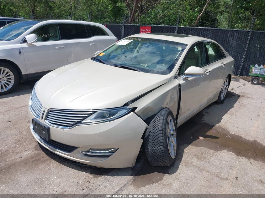 2014 Lincoln MKZ, Left Front, IAAI, VIN 3LN6L2LU9ER800813 — photo 2