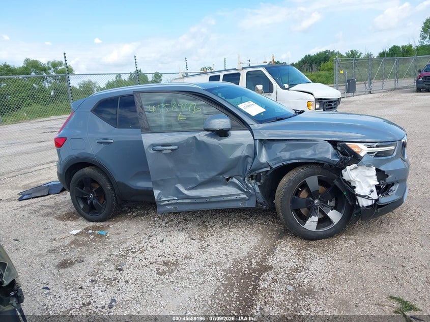 2022 Volvo Xc40 T5 Momentum VIN: YV4162UK6N2715769 Lot: 45589196