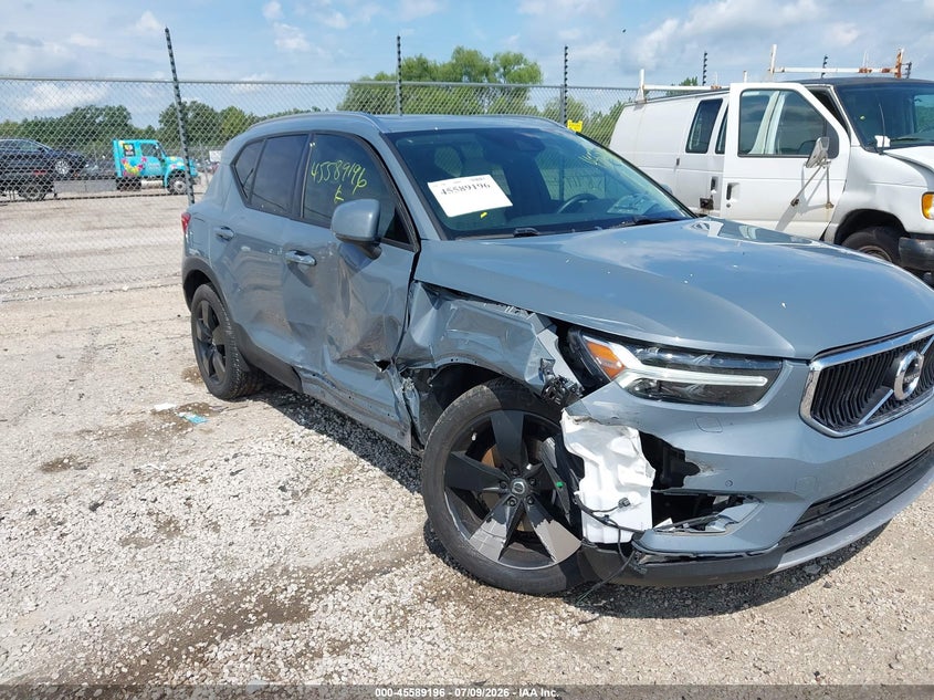 2022 Volvo Xc40 T5 Momentum VIN: YV4162UK6N2715769 Lot: 45589196