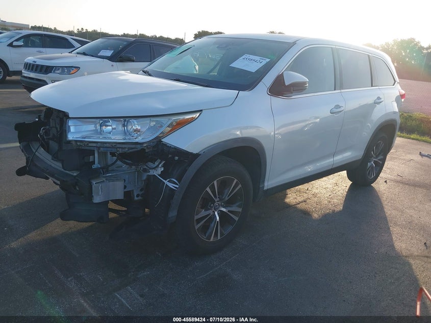 2019 Toyota Highlander Le 5TDZARFH4KS057257 photo 1