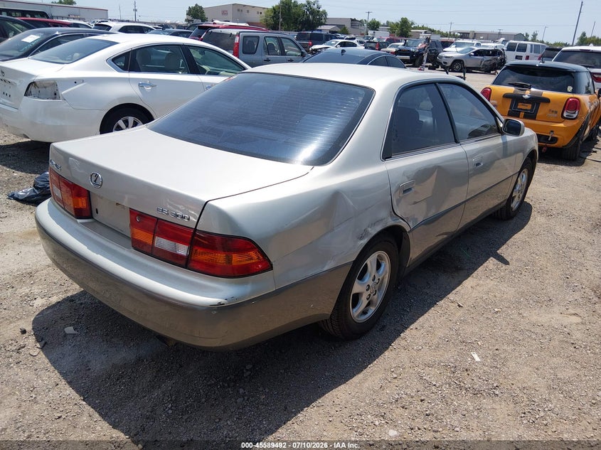 1997 LEXUS ES 300 auction photo 4