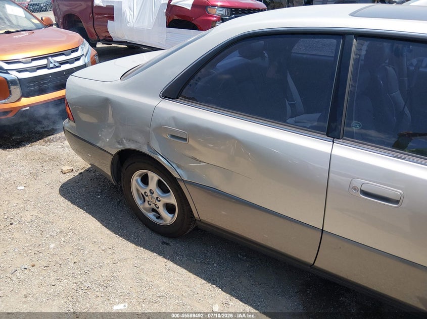 1997 LEXUS ES 300 auction photo 6