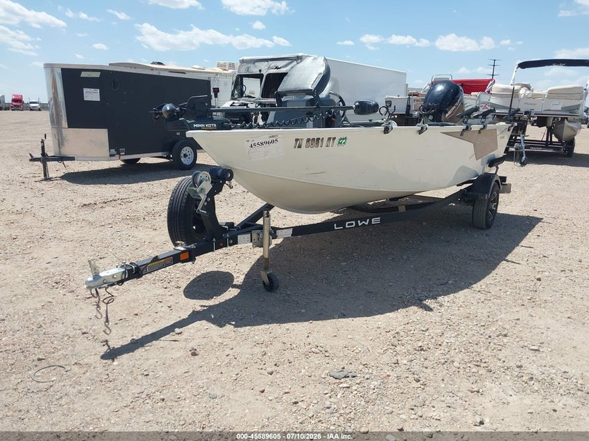 2023 LOWE BOAT 17' auction photo 2