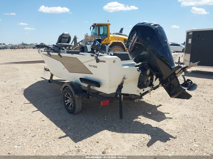 2023 LOWE BOAT 17' auction photo 3