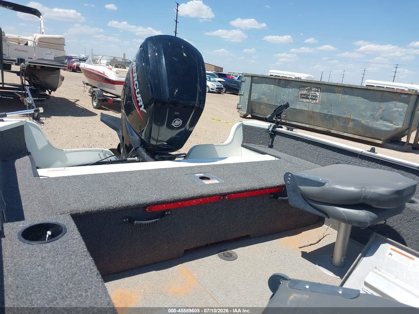 2023 LOWE BOAT 17' auction photo 8