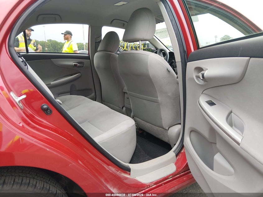 2013 TOYOTA COROLLA auction photo 8