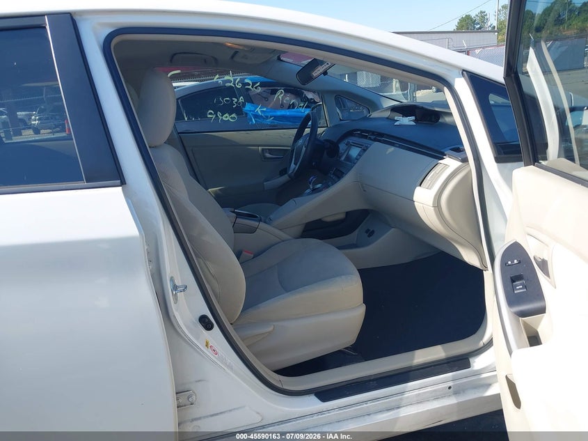 2014 TOYOTA PRIUS auction photo 5