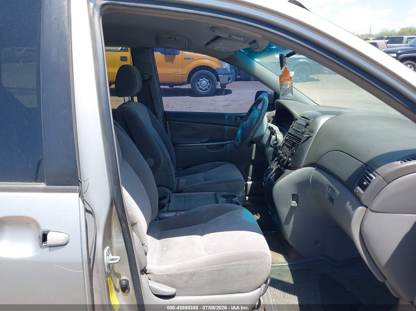 2007 TOYOTA SIENNA auction photo 5
