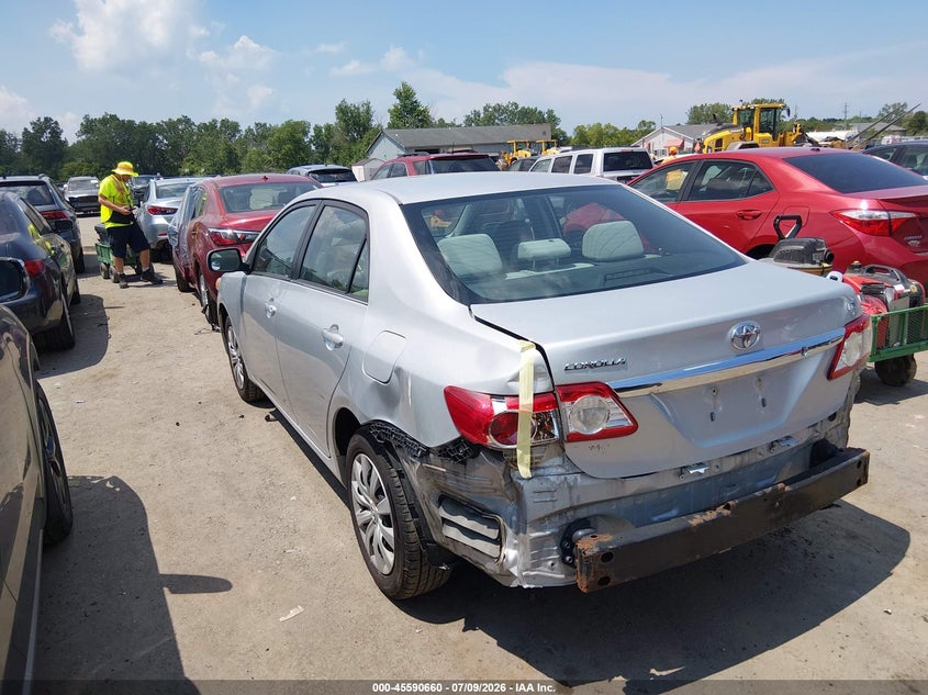 2013 TOYOTA COROLLA auction photo 3