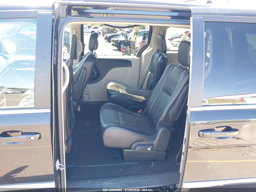 2014 CHRYSLER TOWN & COUNTRY auction photo 8