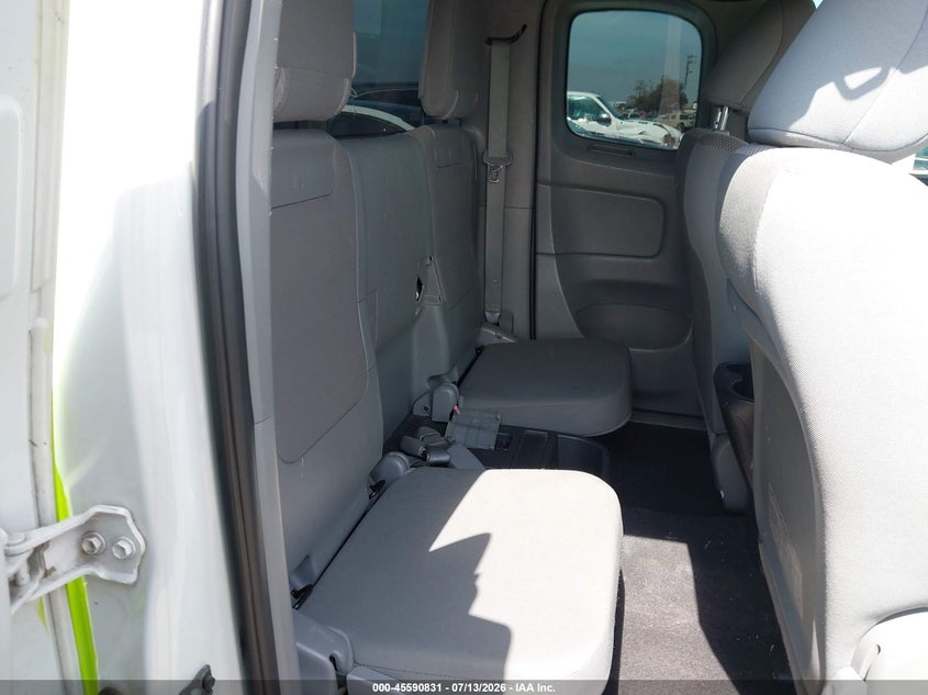 2013 TOYOTA TACOMA auction photo 8