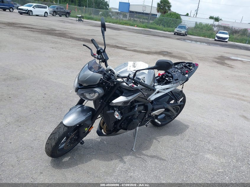 2024 TRIUMPH MOTORCYCLE STREET TRIPLE auction photo 2