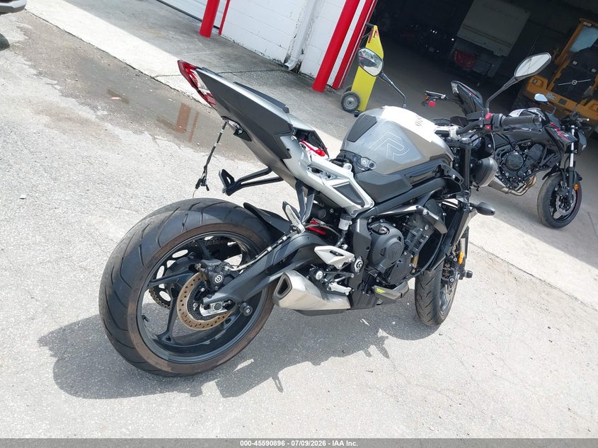 2024 TRIUMPH MOTORCYCLE STREET TRIPLE auction photo 4