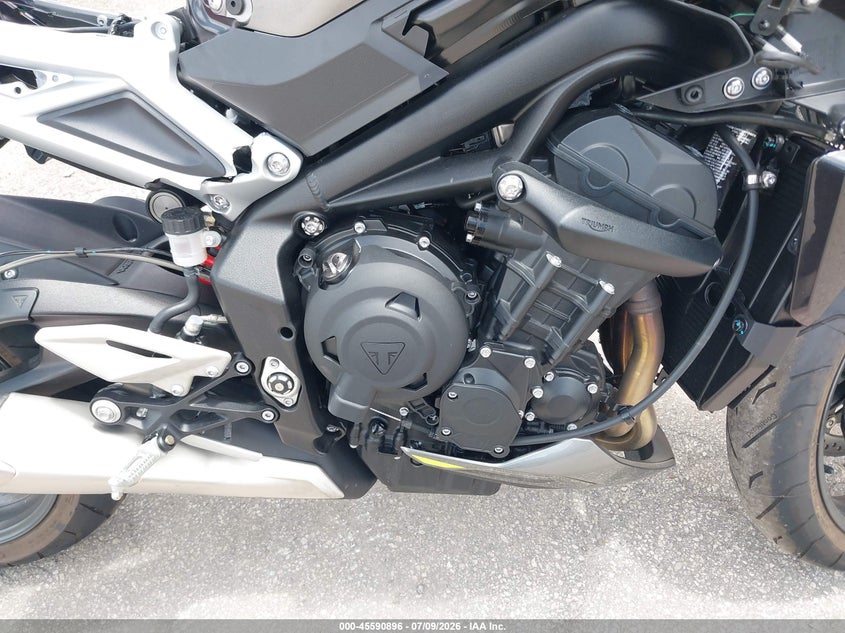 2024 TRIUMPH MOTORCYCLE STREET TRIPLE auction photo 8