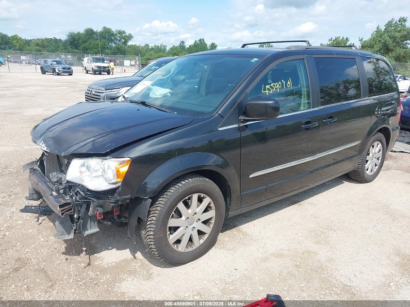 2014 CHRYSLER TOWN & COUNTRY auction photo 2