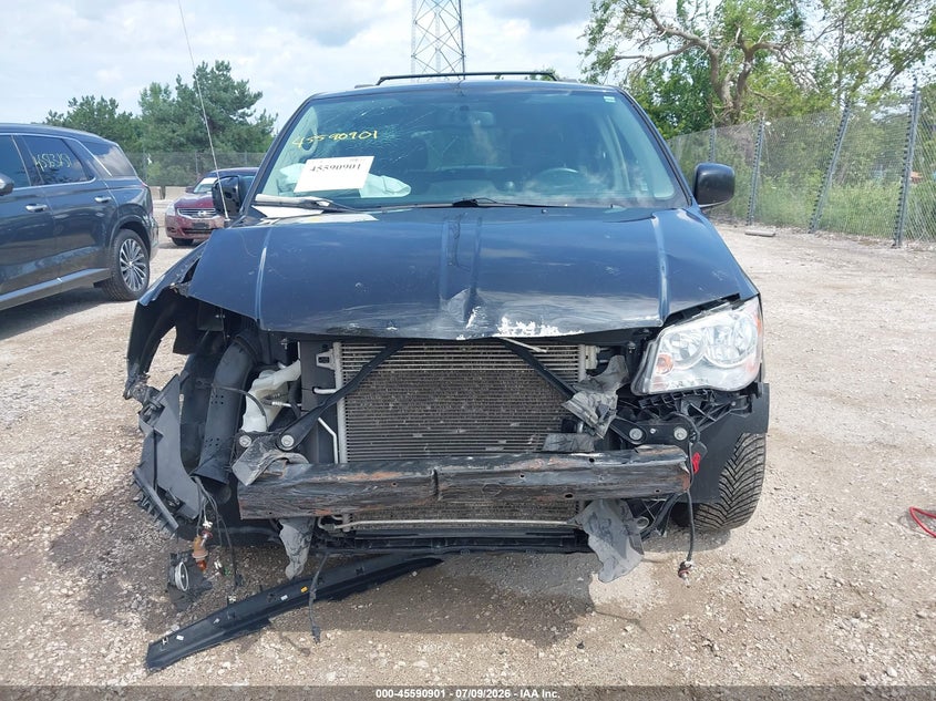 2014 CHRYSLER TOWN & COUNTRY auction photo 6