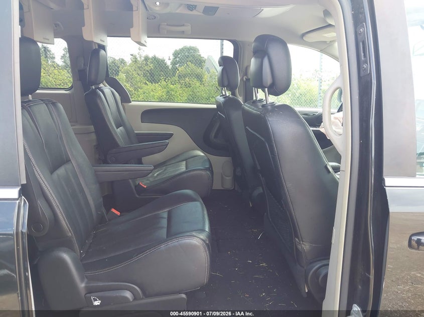 2014 CHRYSLER TOWN & COUNTRY auction photo 8