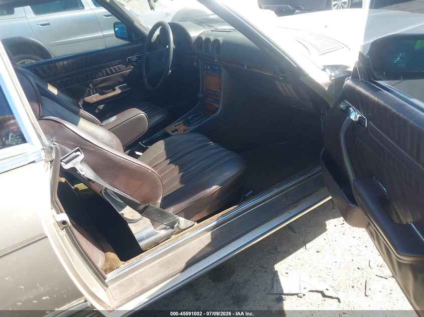 1985 MERCEDES-BENZ 380 auction photo 5