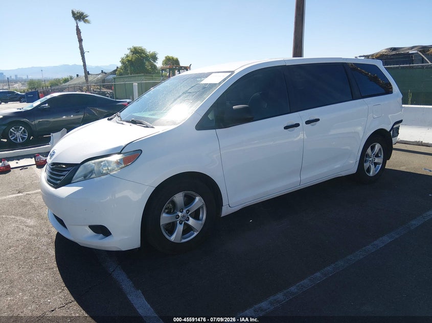 2017 Toyota Sienna, Удар сзади, IAAI, VIN 5TDZZ3DC6HS820840 — фото 2