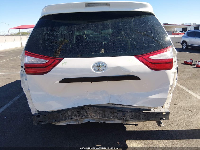 2017 TOYOTA SIENNA auction photo 6