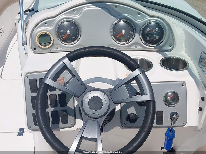 2014 HURRICANE SUNDECK 26 auction photo 7